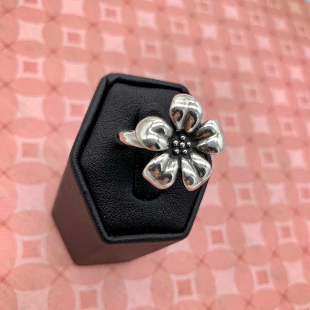 💝  Stunning RETIRED James Avery Sterling Silver Flower Ring  💝 - Picture 2 of 10